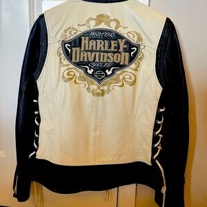 Women’s Medium Leather Harley Davidson Riding Jacket. EXCELLENT condition